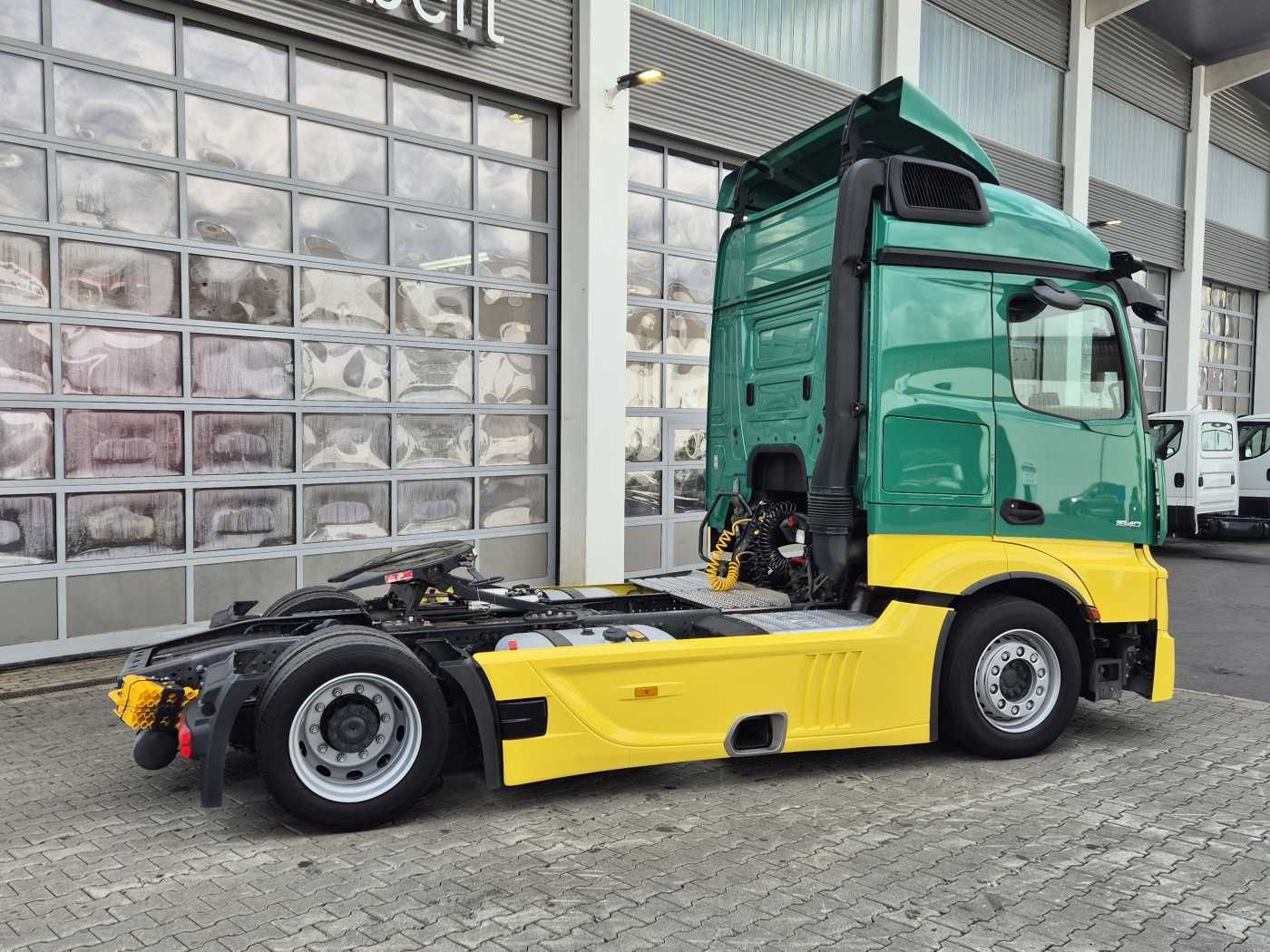 Fahrzeugabbildung Mercedes-Benz Actros 1840 LSnRL Retarder Hubsattelplatte Xenon