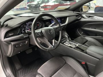 Fotografie des Opel Insignia Sports Tourer 2.0 Diesel AT Elegance AH