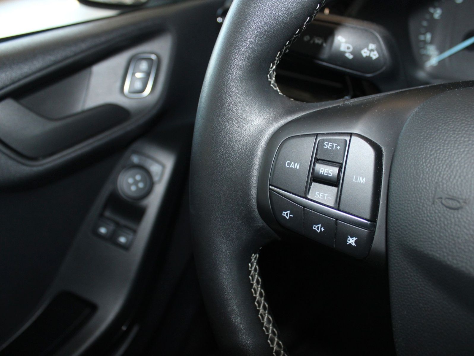Fahrzeugabbildung Ford Fiesta Trend KLIMA LED WinterPaket PDC 1.Hand