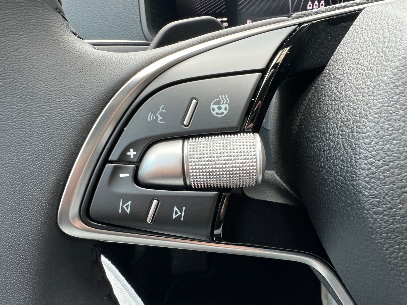 Fahrzeugabbildung SKODA Karoq Balance 1.5 TSI *AHK, ACC, Rückfahrkamera,