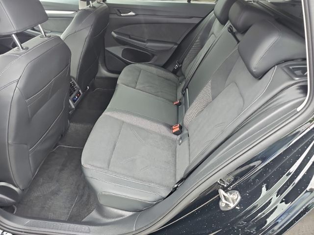 Fahrzeugabbildung Volkswagen Golf VIII Variant 2.0 TDI STYLE AHK HUD SHZ KAME