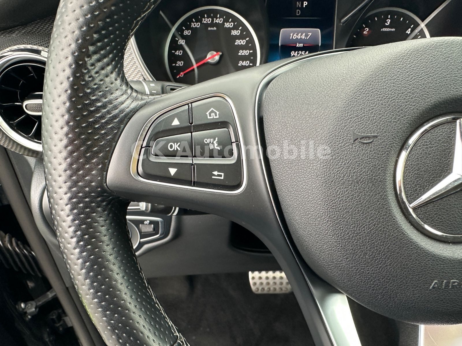 Fahrzeugabbildung Mercedes-Benz V 300 Avantgarde Edition AMG-LIne 4Matic Lang