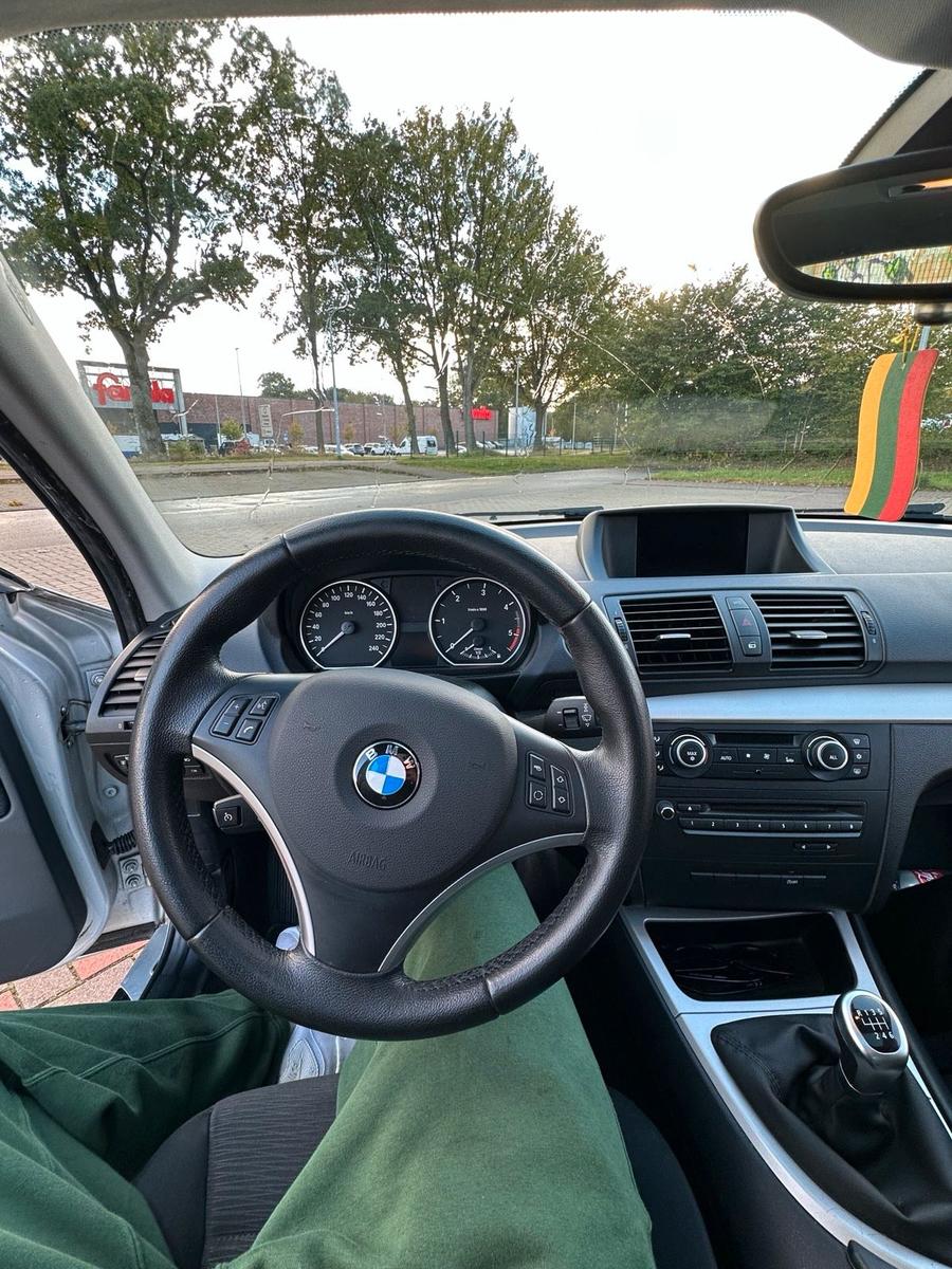 BMW 118 2011 — photo 6