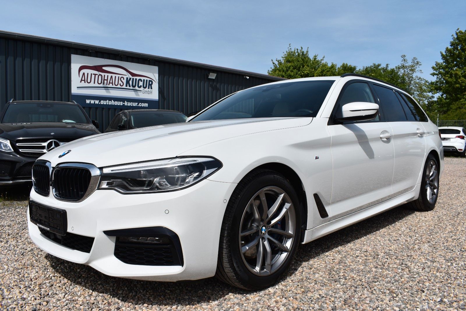 Fahrzeugabbildung BMW 530d Touring xDrive M Sport HUD AHK H&K Panorama