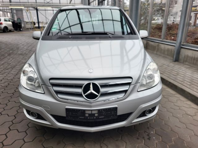 Mercedes-Benz B 180. 1.7. BLUE EFFICIENCY. NAVI.