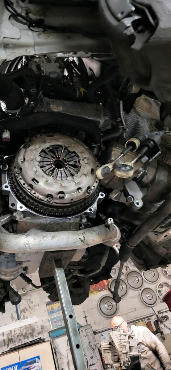 Volvo V70 2011 — engine 237 HP (174kW)