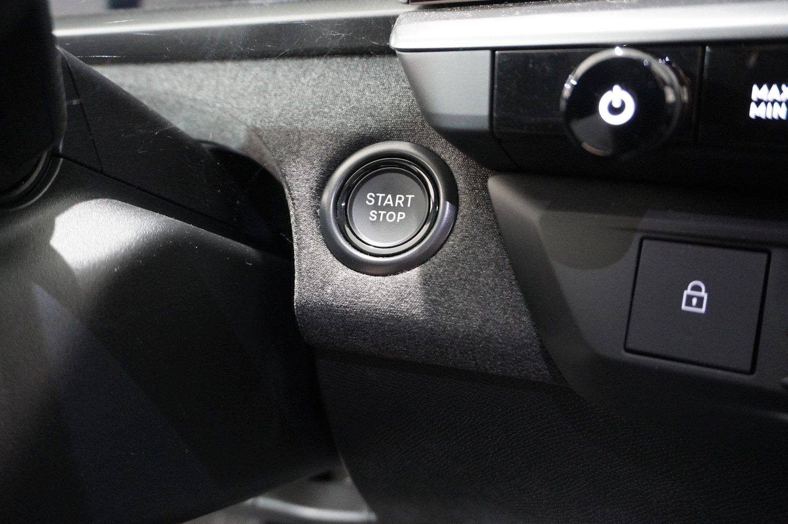 Fahrzeugabbildung Opel Grandland ELECTRIC GS SPORT 73KWH NAVI/360° /HUD