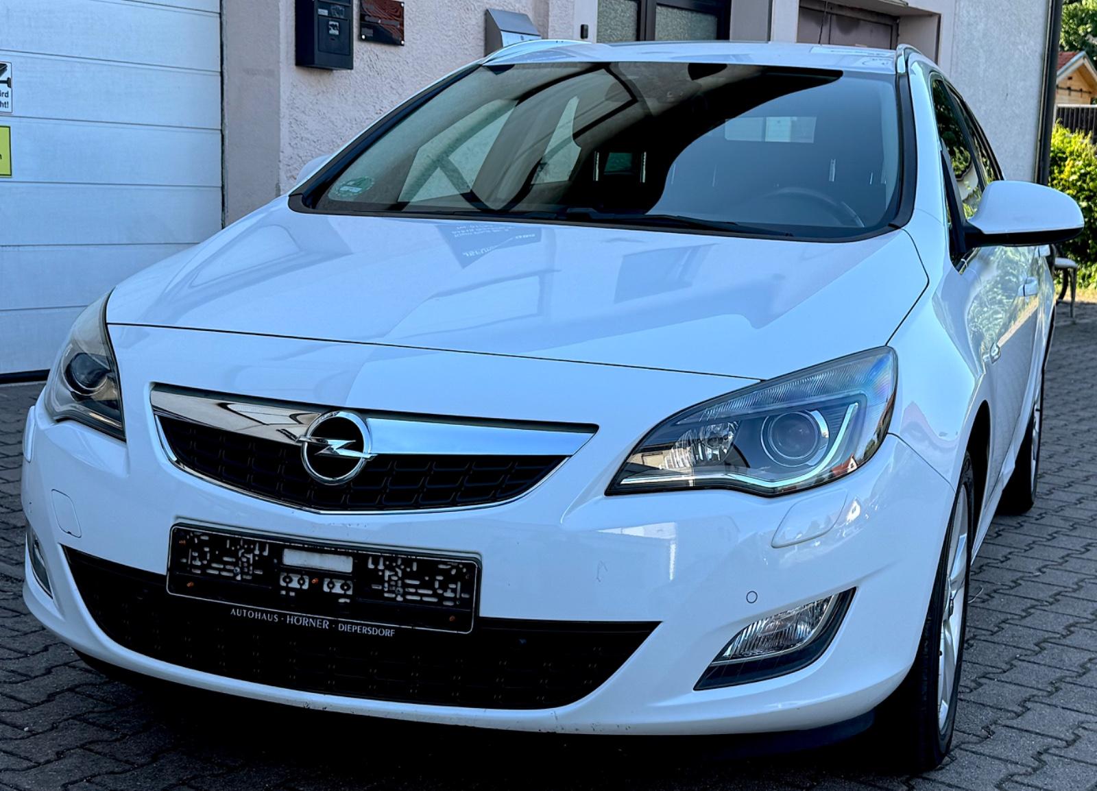 Opel Astra J Sports Tourer Sport TEMP. LHZ. BI-XENON