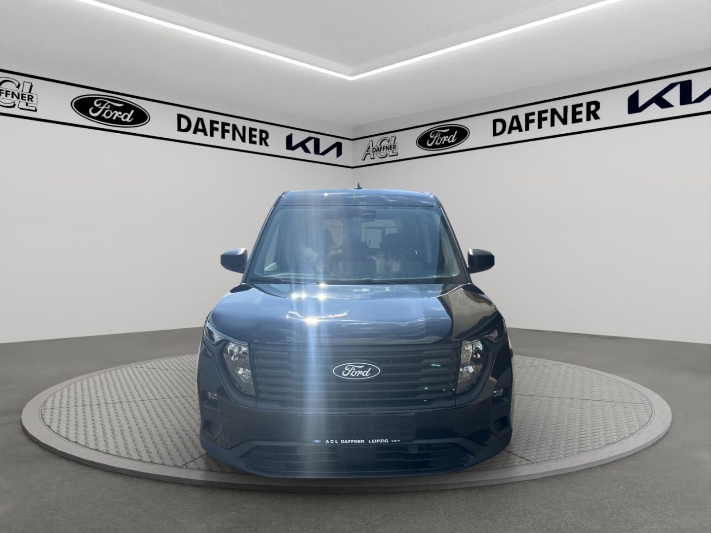 Fahrzeugabbildung Ford Transit Courier Trend Doppelkabine Apple CarPlay