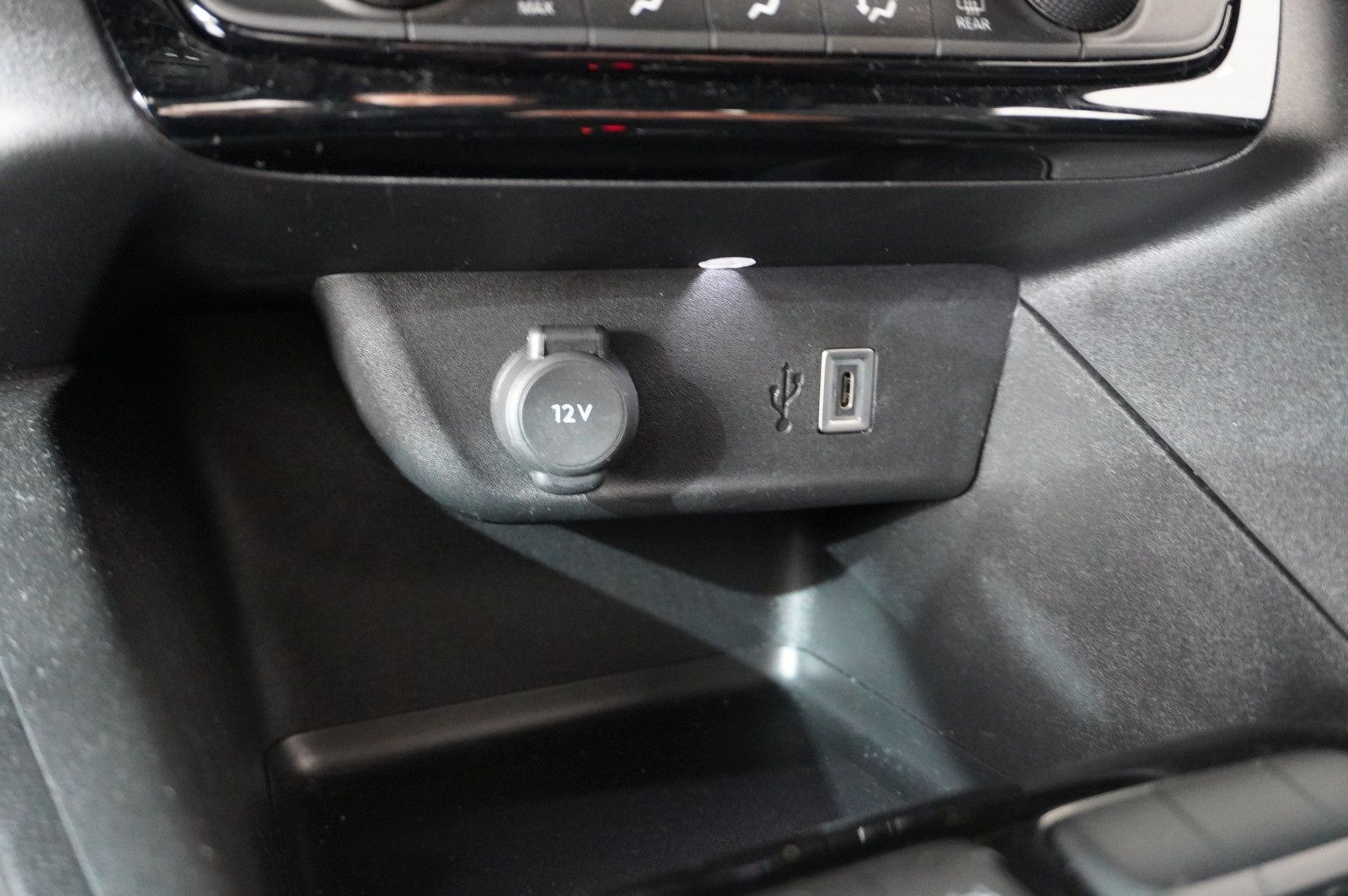 Fahrzeugabbildung Opel Corsa F 1.2T GS SPORT NAVI/LED/KAMERA/SPORT/DAB+