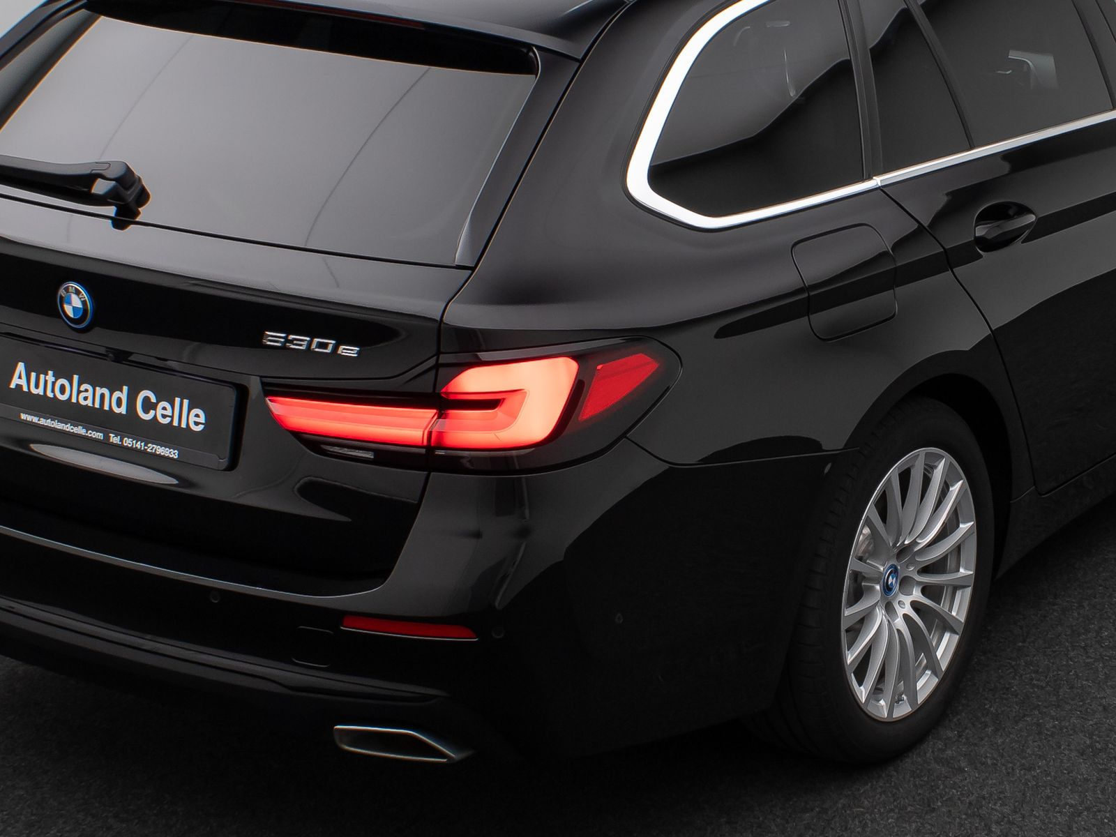 Fahrzeugabbildung BMW 530e Kamera DAB CockPitPro Sitzhzg Alarm LED