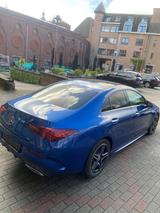 Mercedes-Benz CLA 180 DCT - - blaue Mercedes-Benz CLA 180