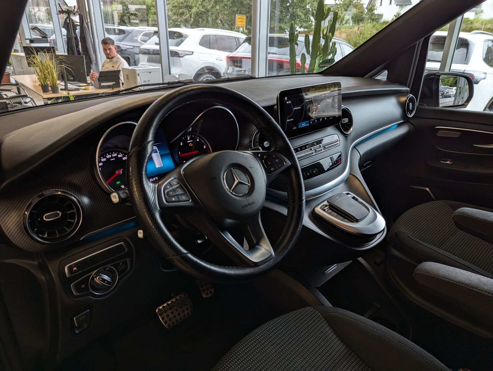 MERCEDES-BENZ V 220 d AMG EDITION lang Burmester ACC AHK StHz - Image 19