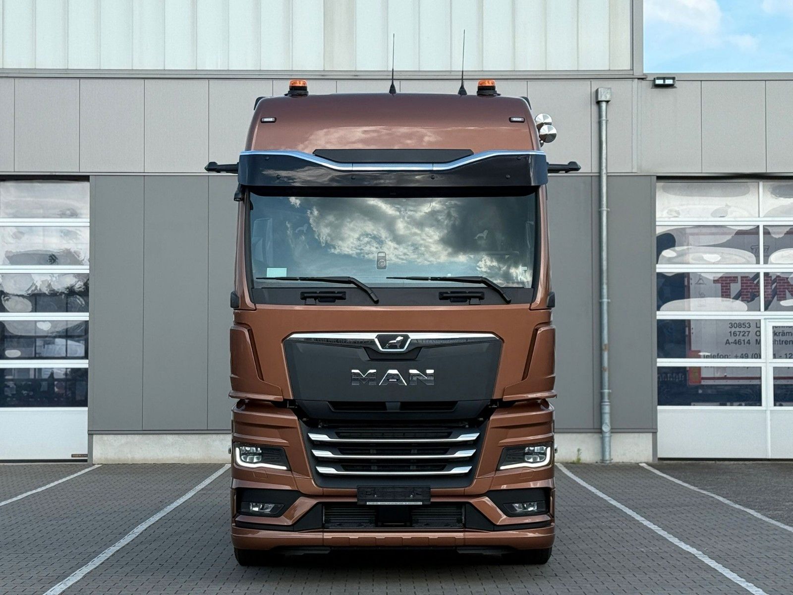 Fahrzeugabbildung MAN TGX 18.560 LL SA D30 Powerline Retader
