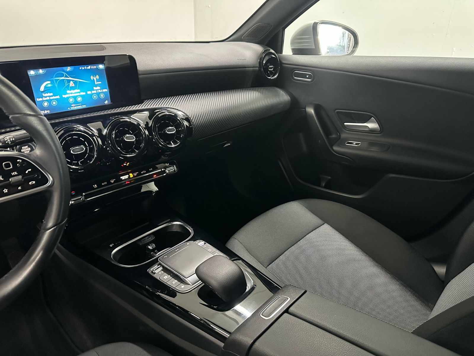 Fahrzeugabbildung Mercedes-Benz A 200 d DCT *DISTRO*AHK*LED*NAVI*BUSINESS*SH