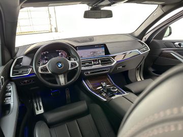 Fahrzeugabbildung BMW X5 xd40i SAG M Sport Kamera Panorama LED HiFi 22