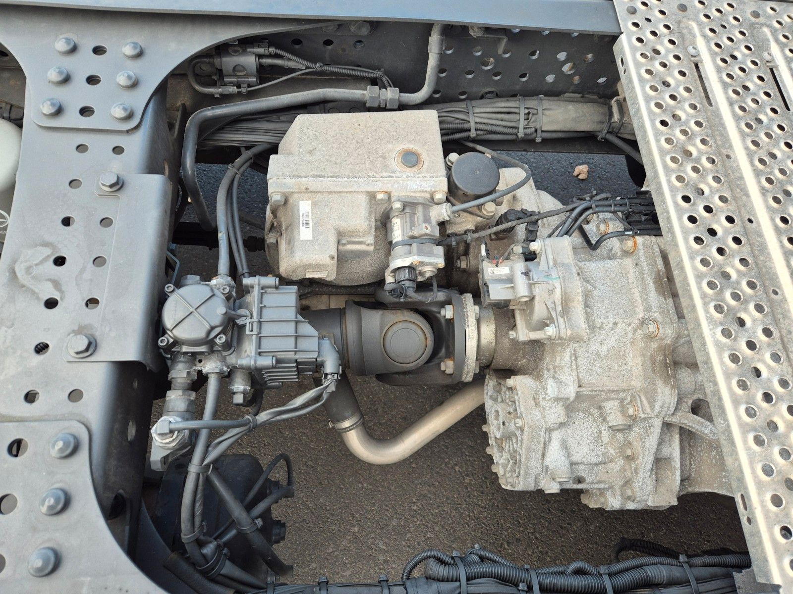 Fahrzeugabbildung Mercedes-Benz Actros 1848 LS Öl-Retarder Standklima BigSpace