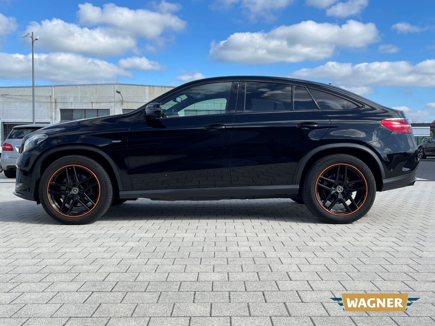 Fahrzeugabbildung Mercedes-Benz GLE 400 Coupe AMG Orange Art Edition AHK