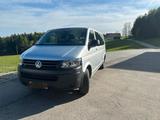 Volkswagen T5 Caravelle - graue Volkswagen T5 Caravelle
