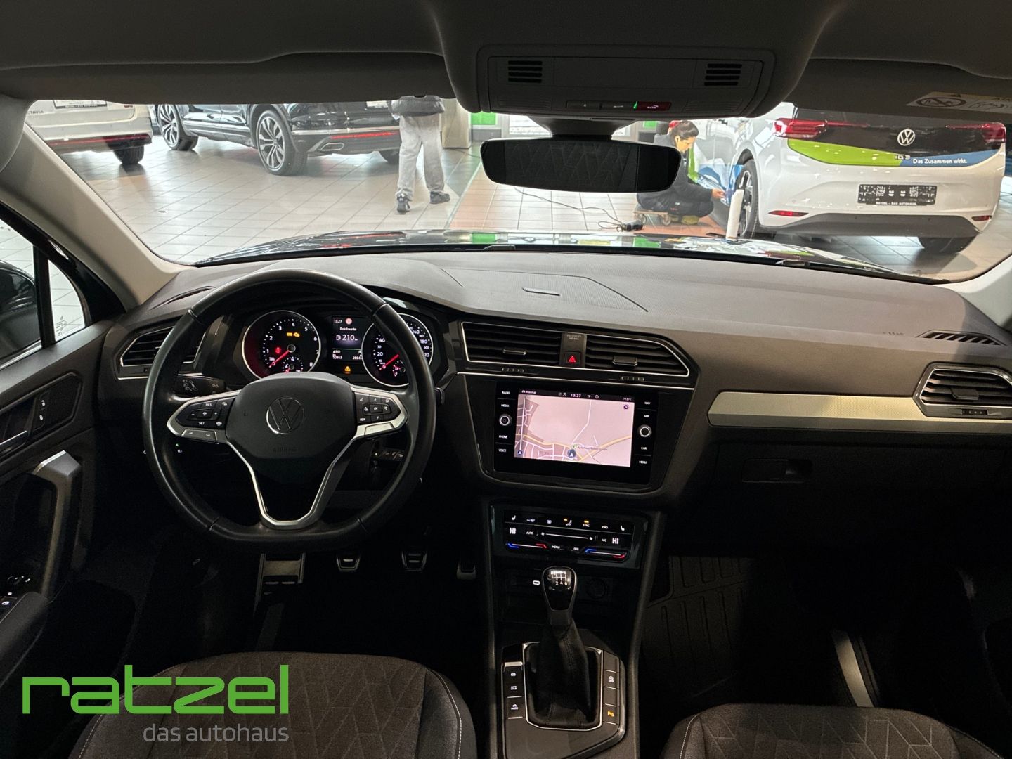 Fahrzeugabbildung Volkswagen Tiguan 1.5 TSI Life Navi Sitzhzg. LED ACC Light/
