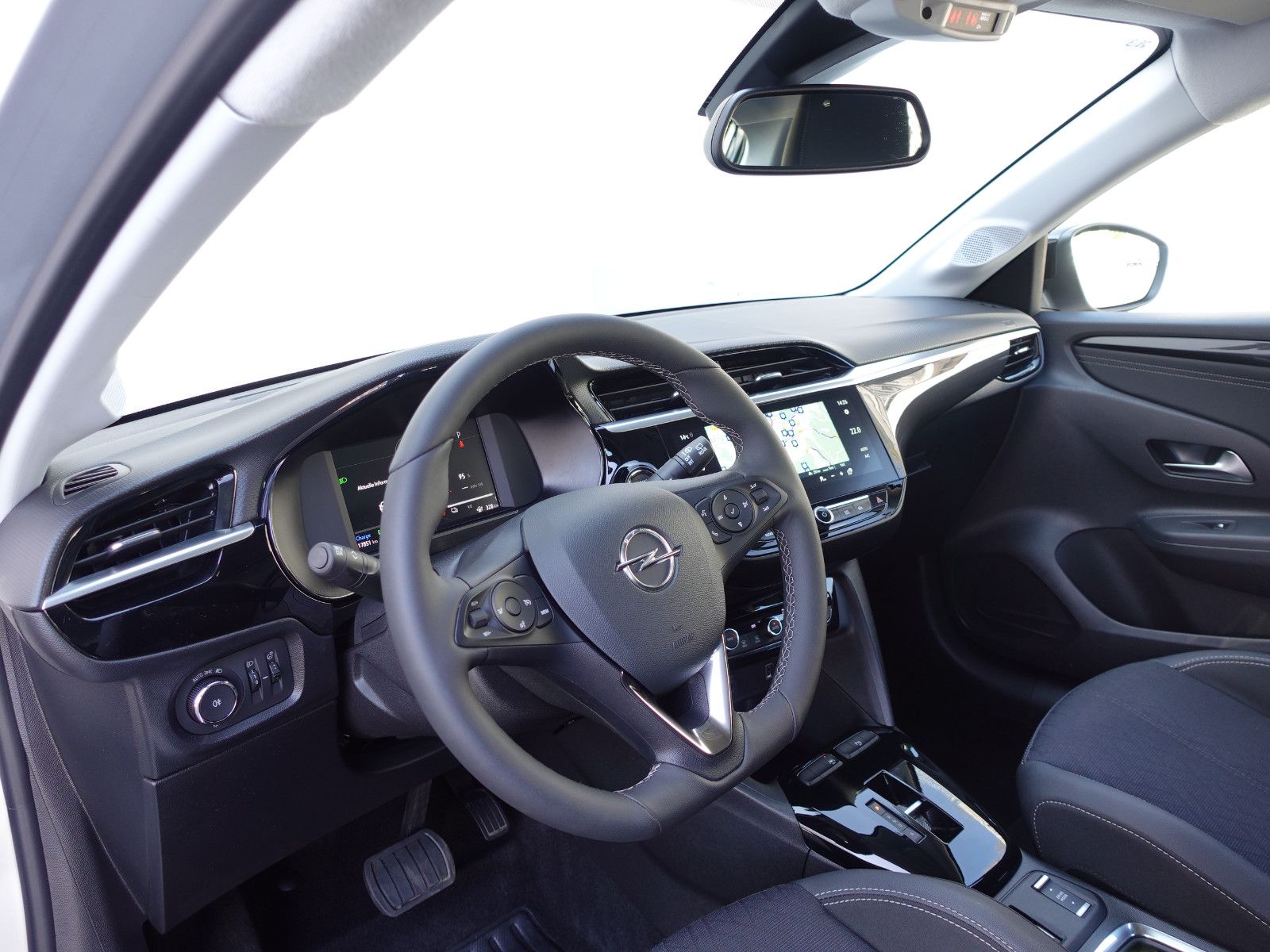 Fahrzeugabbildung Opel Corsa-e Elegance,Navi,Kamera,Sitzhzg,Allwetter