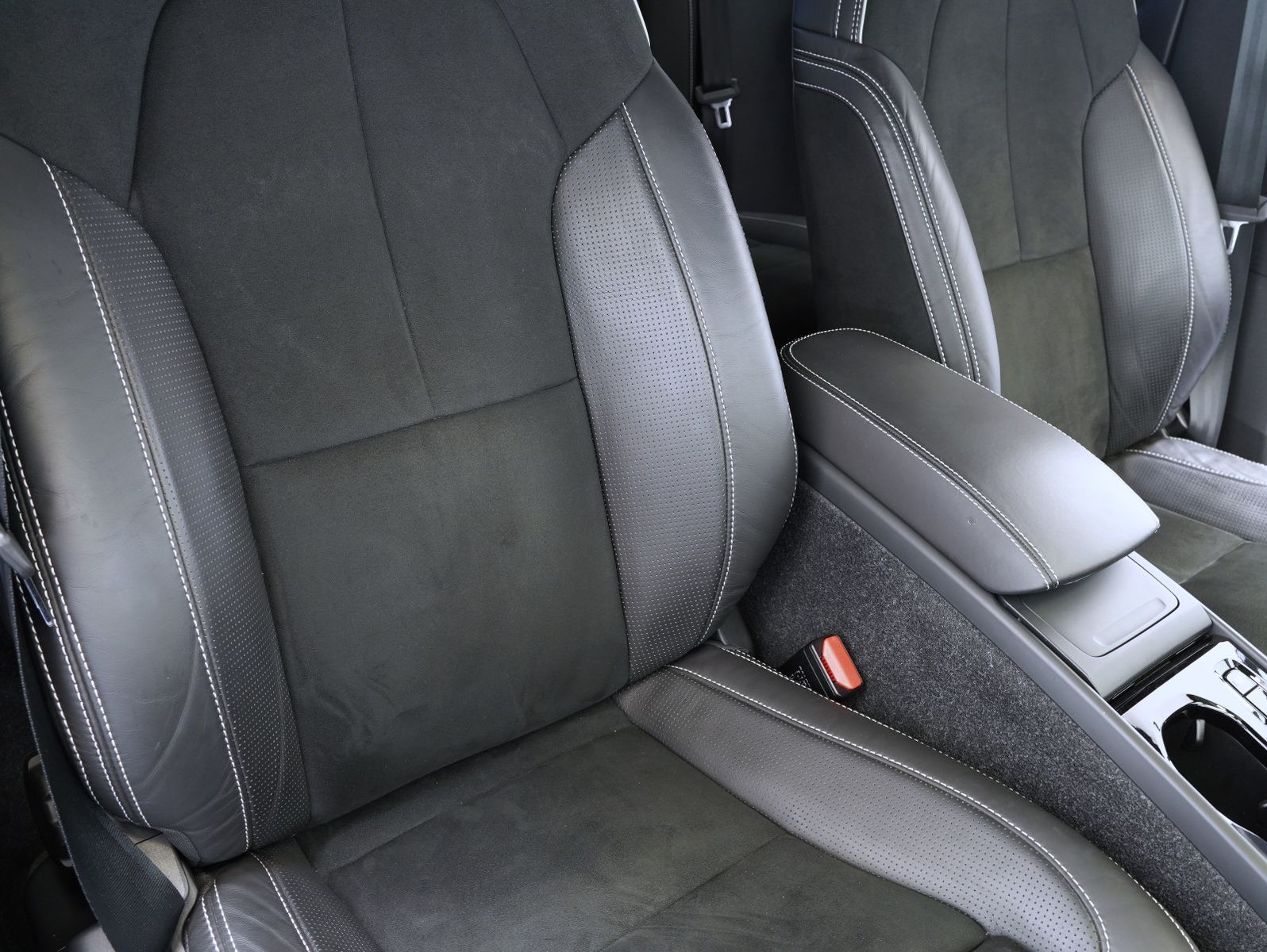 Fahrzeugabbildung Volvo XC 40 T4 R Design INTELLISAFE/LED/360°