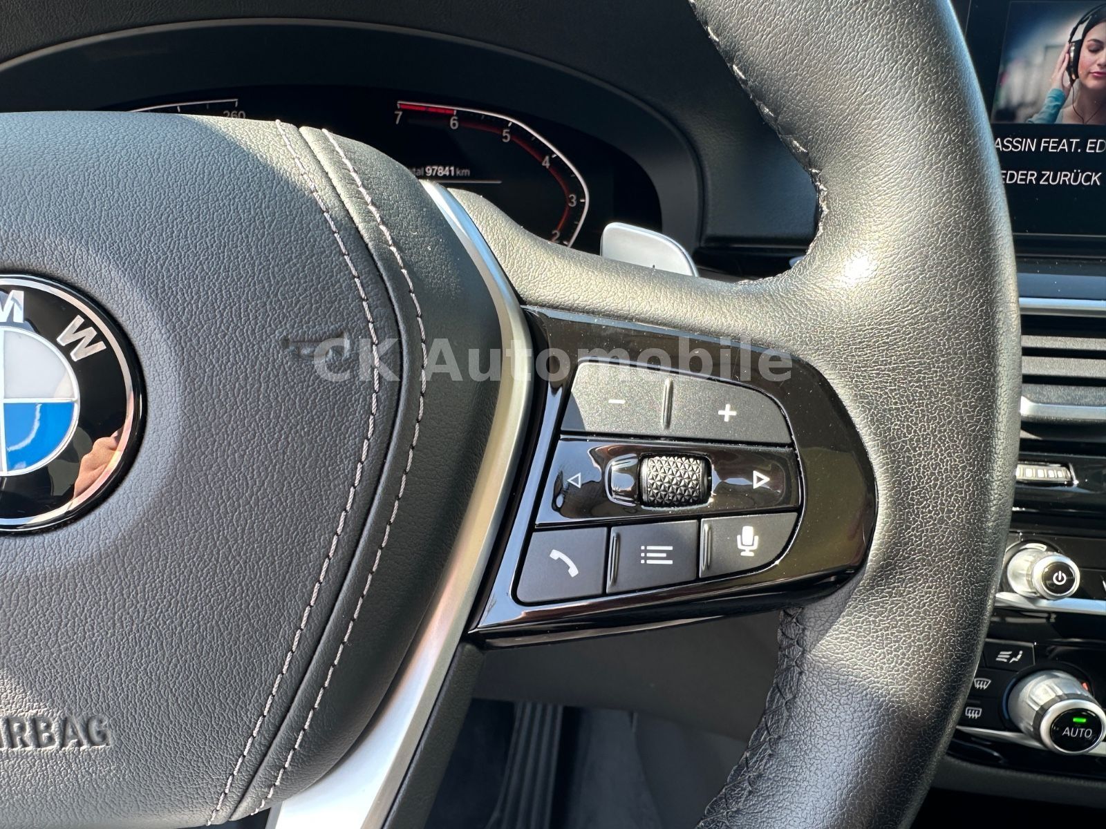 Fahrzeugabbildung BMW 530 i Lim. xDrive Sport Line/Navi/Leder/LED/Kam.
