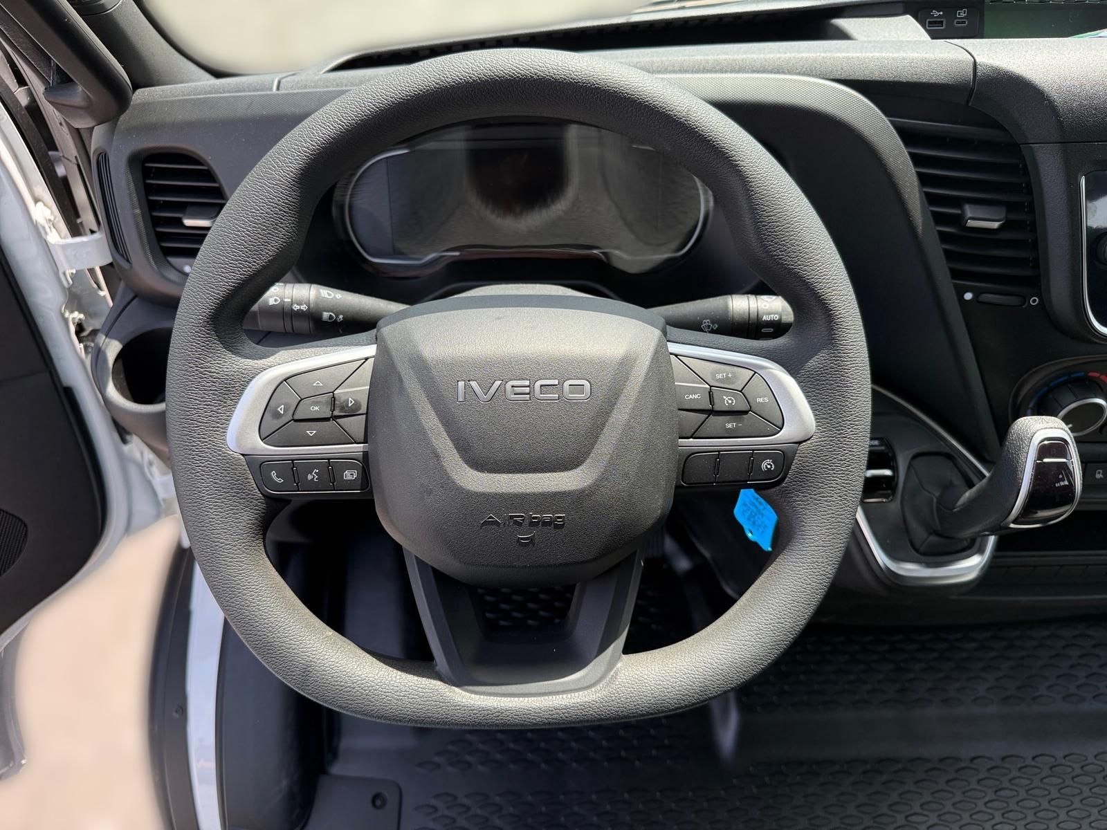 Fahrzeugabbildung Iveco Daily 35S14BA8 D Doka Pritschenwagen