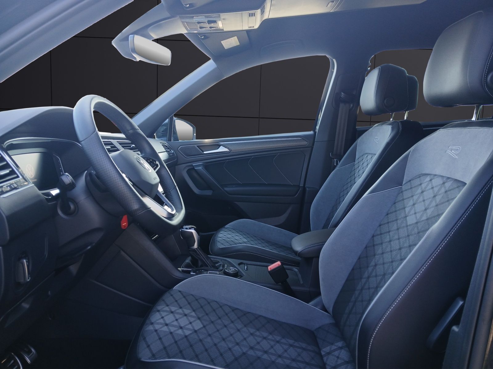 Fahrzeugabbildung Volkswagen Tiguan Allspace TSI R-Line DSG 4M Matrix Navi AI