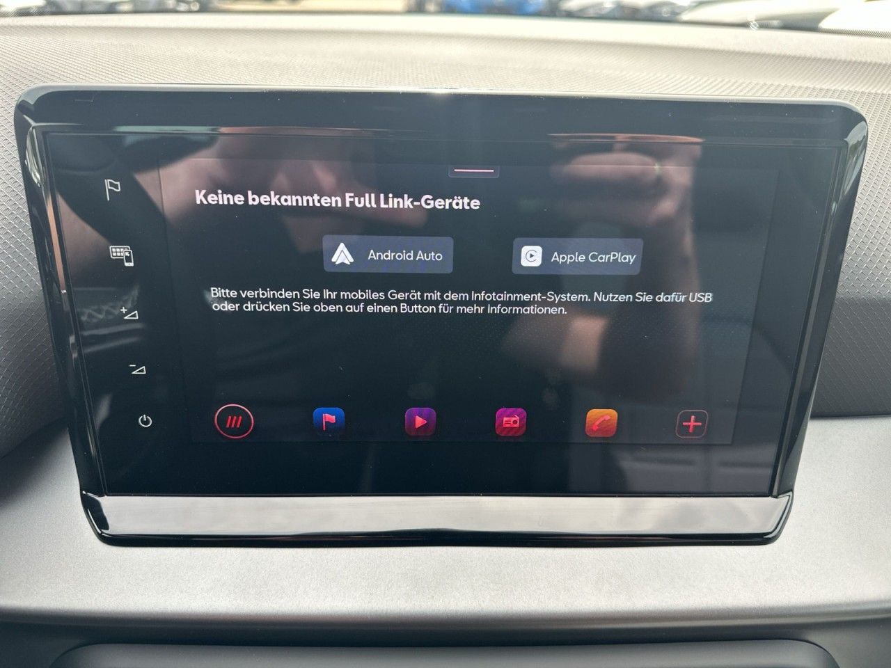 Fahrzeugabbildung SEAT Arona FR Black Edition 1.5 TSI 110 PS DSG - mit KI generiert/bearbeitet