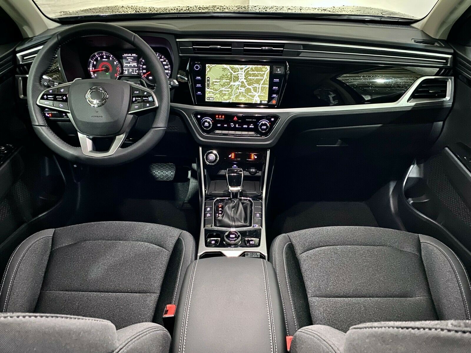 Fahrzeugabbildung Ssangyong Korando **SONDERMODELL RUBY**ASSISTENZSYSTEME**