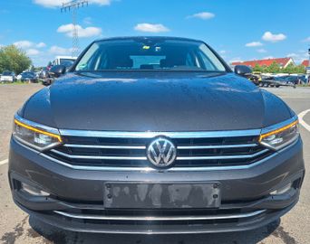 Volkswagen Passat - 4
