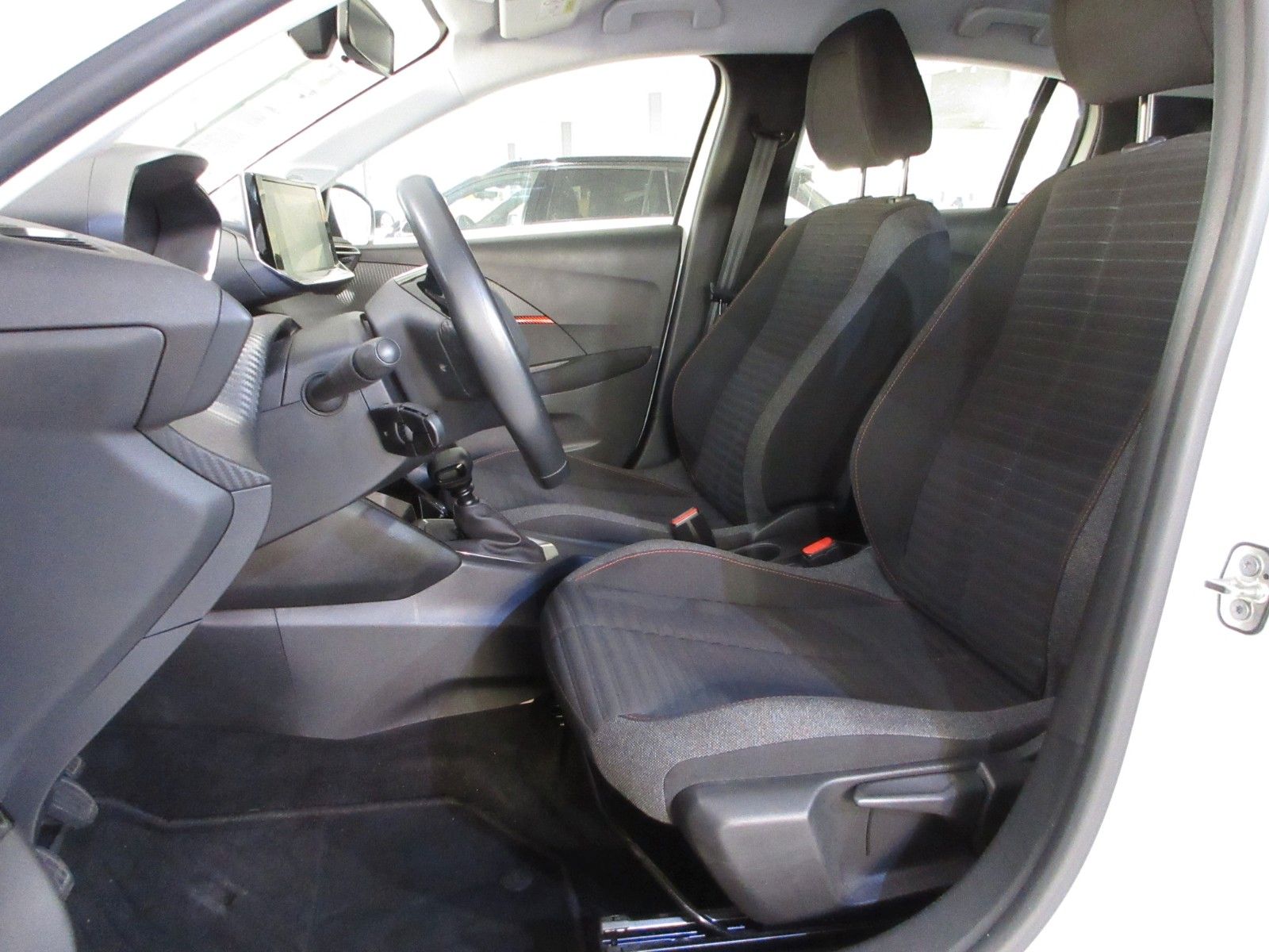 Fahrzeugabbildung Peugeot 208 Active 1.2T  LED/PDC/TEMPOMAT