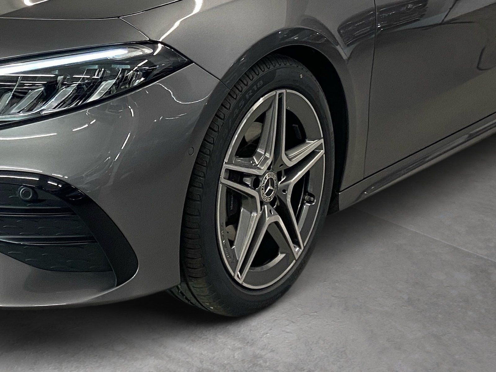 Fahrzeugabbildung Mercedes-Benz A 180 AMG Line*LED*Kamera*CarPlay*Spurhalte*SHZ*
