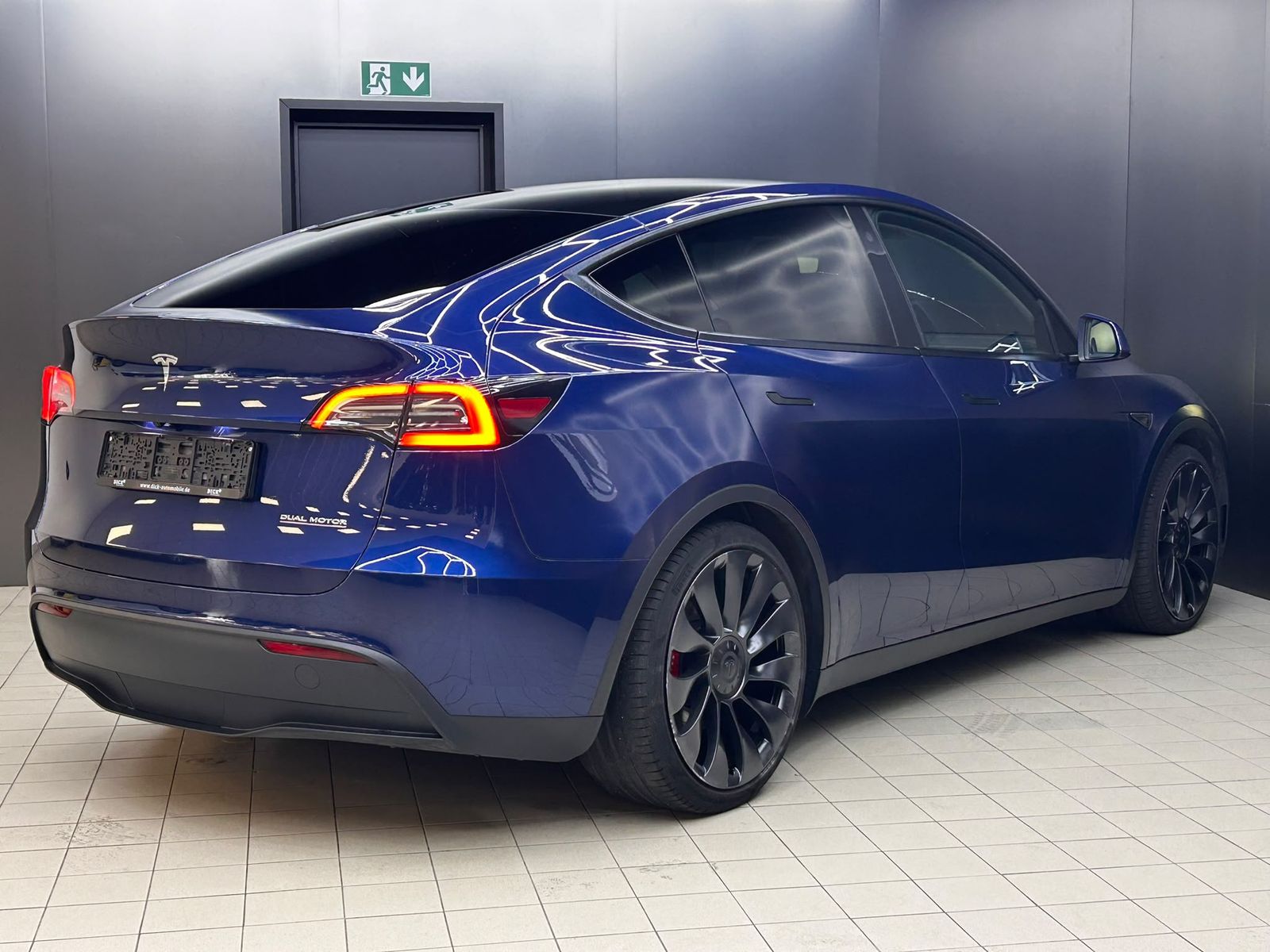 Fahrzeugabbildung Tesla Model Y Long Range Perform AWD PANO+LED+ACC+360+