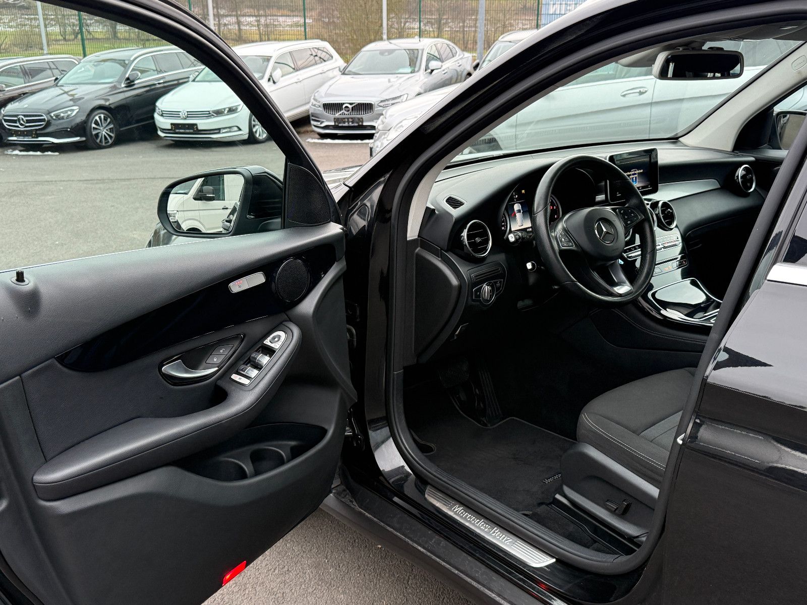 Fahrzeugabbildung Mercedes-Benz GLC 220d 4Matic 9G Exclusive GRA Nav LED SHZ PDC