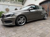 Mercedes-Benz A 200 Automatik 2Hd AMG Paket Navi Xenon TOP - : Grau, Ambiente-Beleuchtung, Kleinwagen