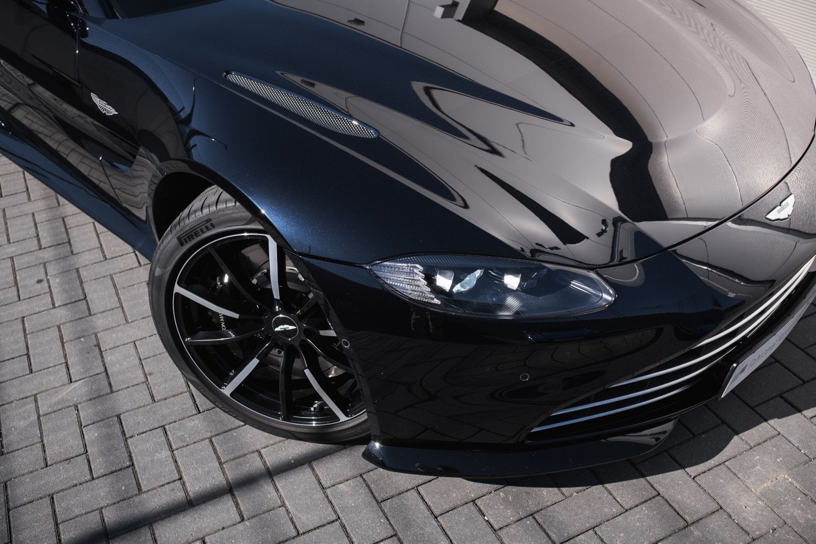 Fahrzeugabbildung Aston Martin V8 Vantage 4.0 V8 - Sitzbelüftung-Service neu