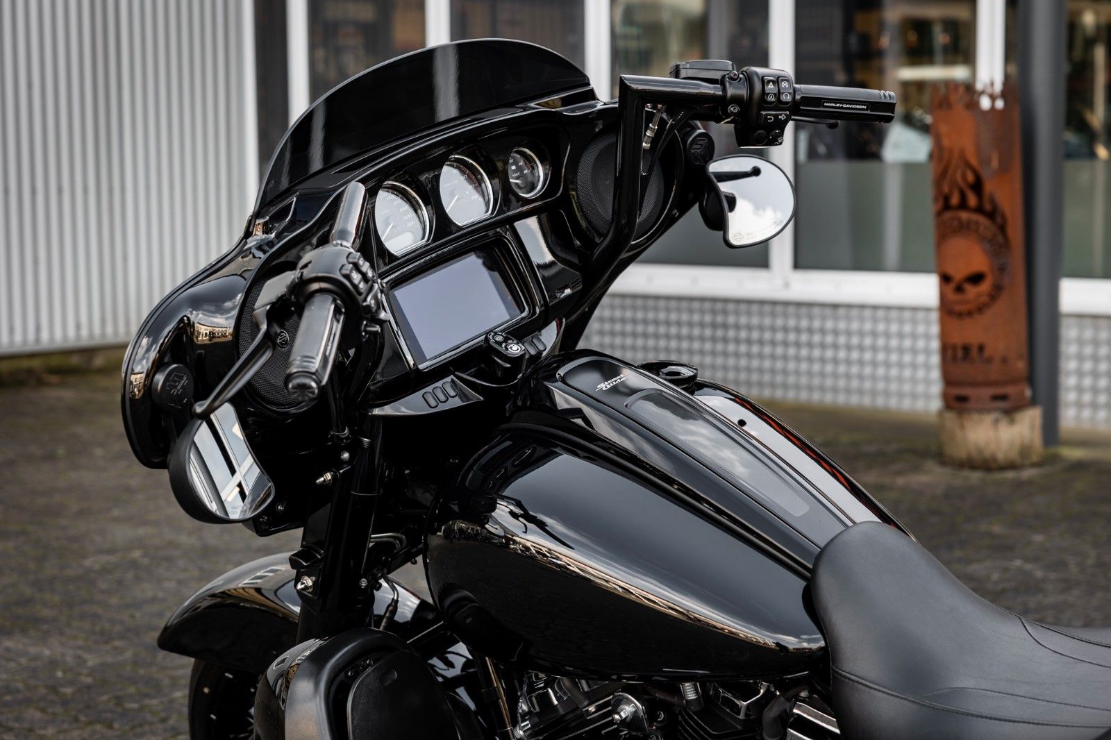 Fahrzeugabbildung Harley-Davidson STREET GLIDE SPECIAL 114 KESSTECH - LAST EDITION
