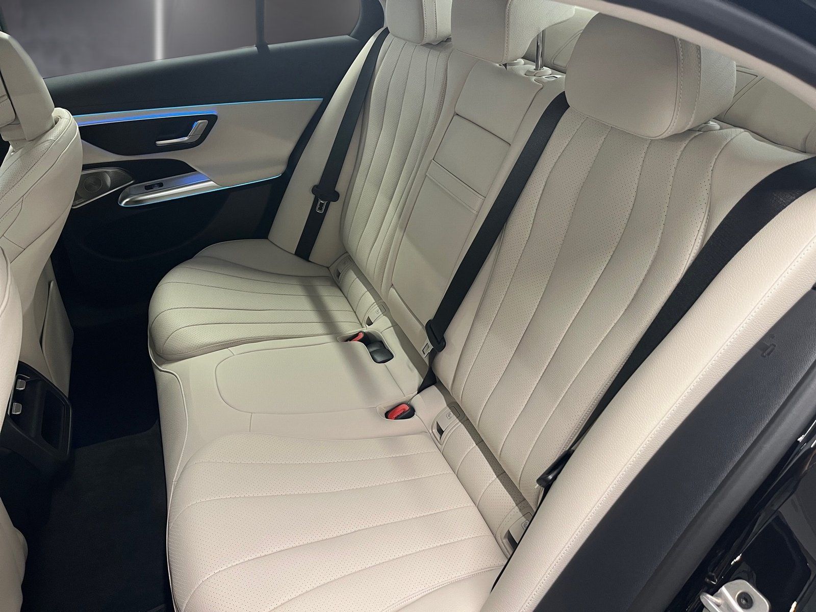 Fahrzeugabbildung Mercedes-Benz E 220 d Avantgarde*Beige*Distronic*Totwink*AHK*