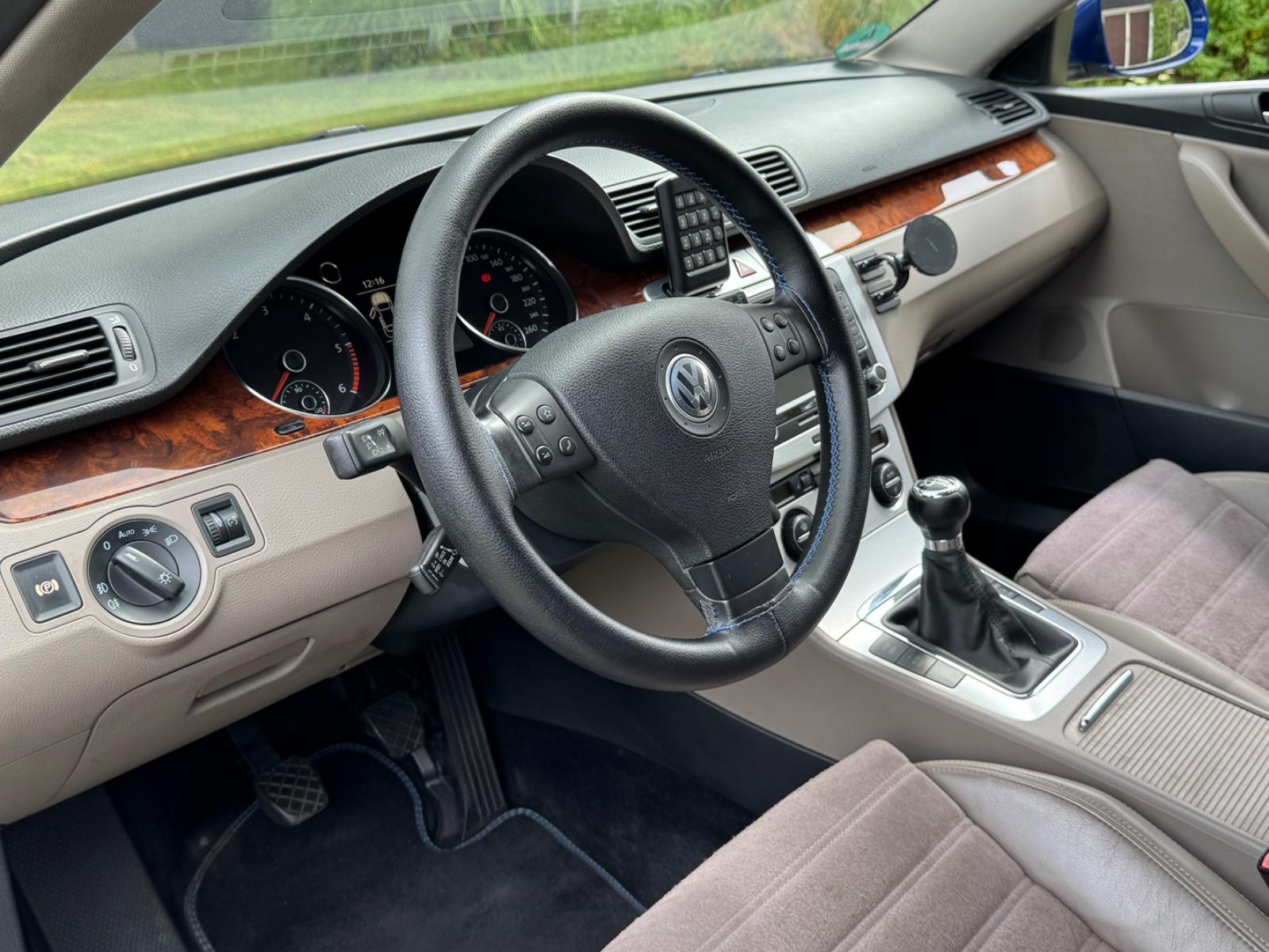 Volkswagen Passat 2009 — photo 17