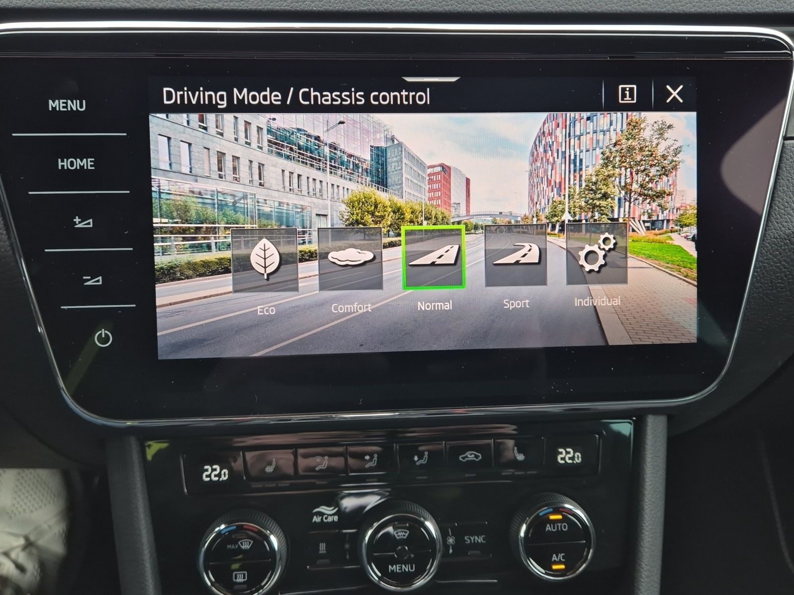Fahrzeugabbildung SKODA Superb Combi TSI Sportline 4x4 DSG Standhzg. Mat