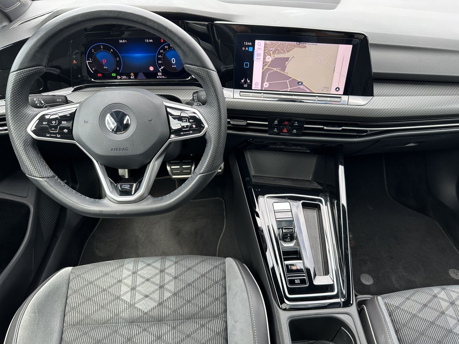 Fahrzeugabbildung Volkswagen Golf 2.0 TDI DSG R-Line NAV+LED+PANO+SHZ+V-COCK