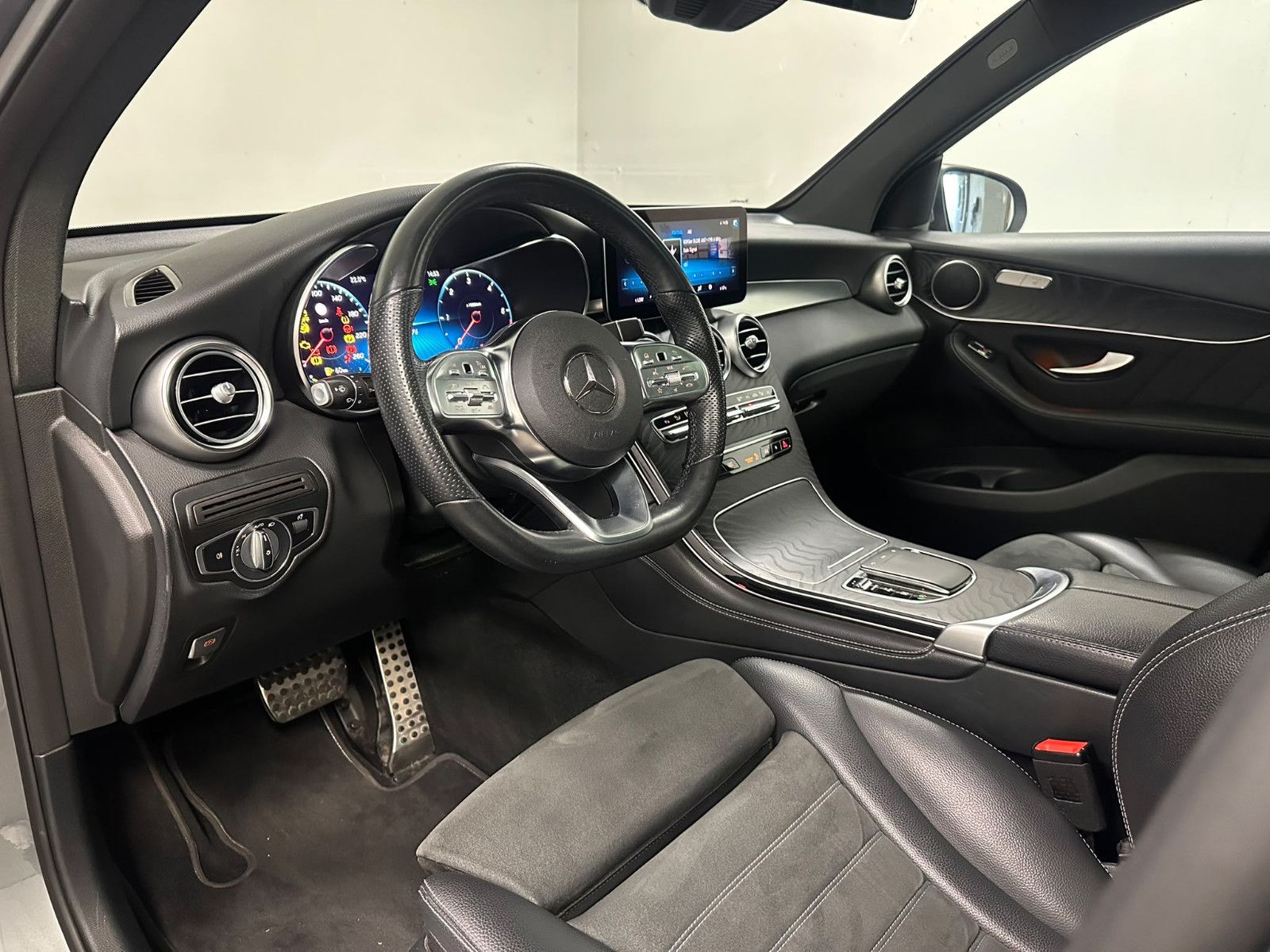 Fahrzeugabbildung Mercedes-Benz GLC 220 d 4MATIC AMG*PANO*360*HUD*AHK*DISTRO