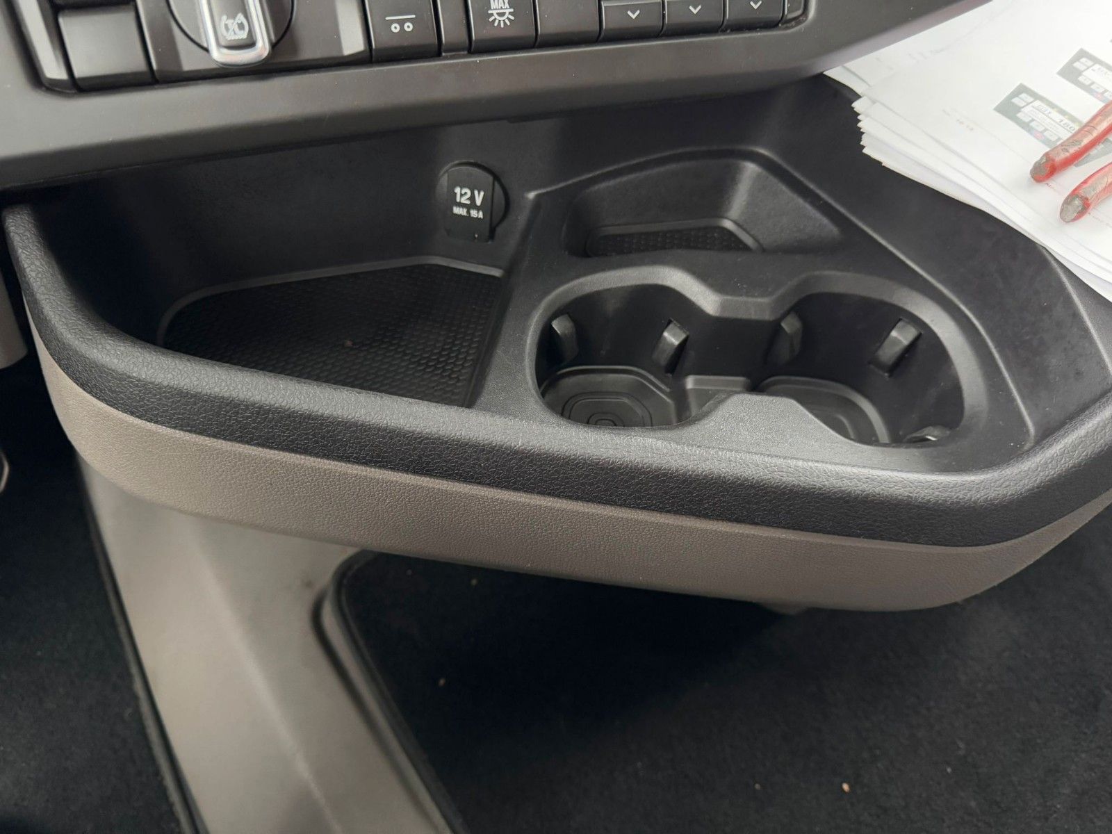 Fahrzeugabbildung Scania R580 V8 HMF 3220-K4 Kran Funk 66 t