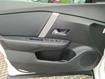Citroën C4 Shine PT130 °LED°HUD°SHZ°Navi°RFK°PDC°BF°