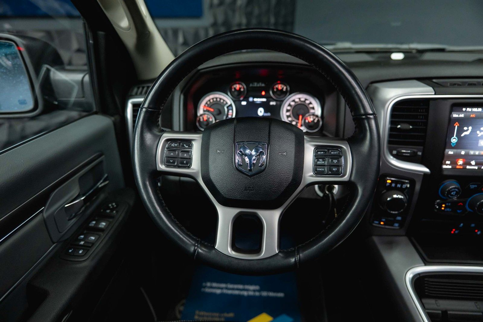 Fahrzeugabbildung Dodge RAM 5.7 V8 HEMI 4x4 OFFROAD Night LONGBED RAMBOX