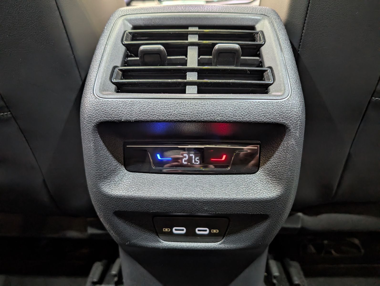 Fahrzeugabbildung Volkswagen Tiguan 2.0TDI R-Line 4M Pano H/K AHK Matrix 20"