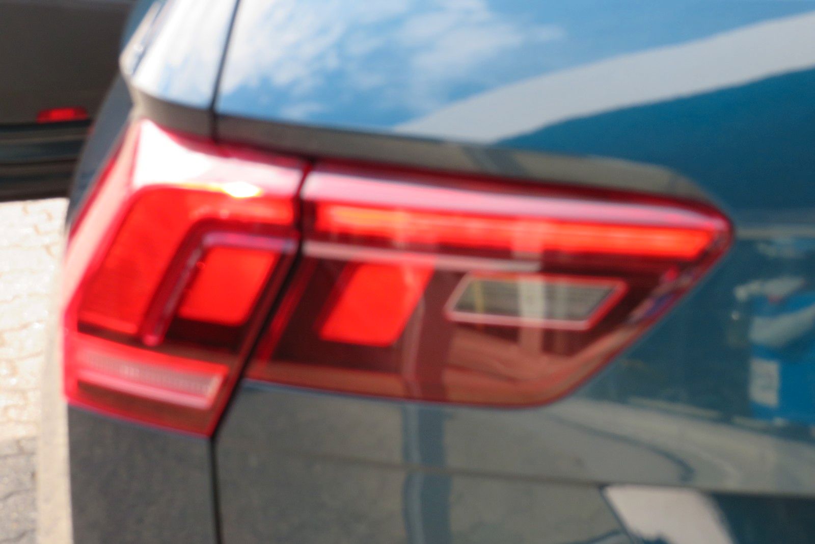 Fahrzeugabbildung Volkswagen Tiguan Life DSG AHK KAMERA ACC PDC SITZH. NAVI 1
