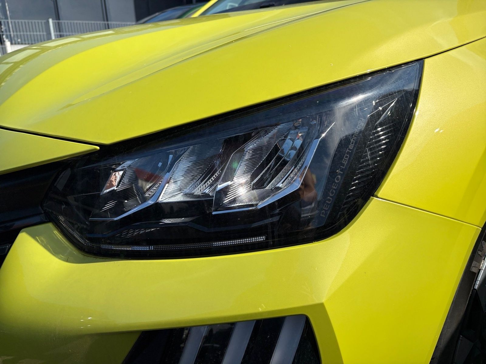 Peugeot 208 1.2 PureTech 100 Active Sitzheiz. PDC imagem 3